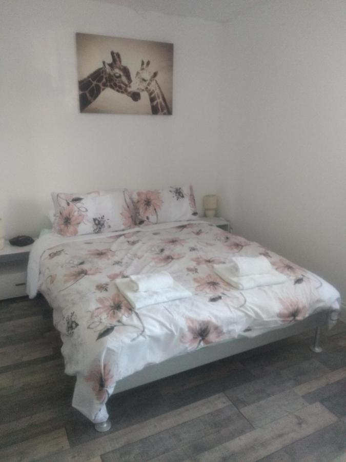 Cheltenham - 3 Bedroom, Parking, Disneyplus Exteriör bild