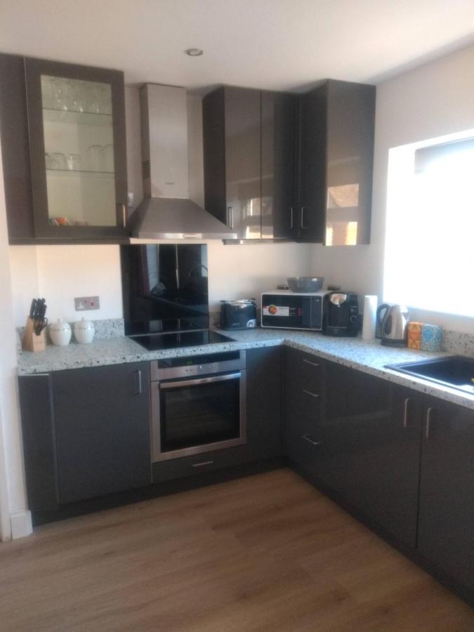 Cheltenham - 3 Bedroom, Parking, Disneyplus Exteriör bild