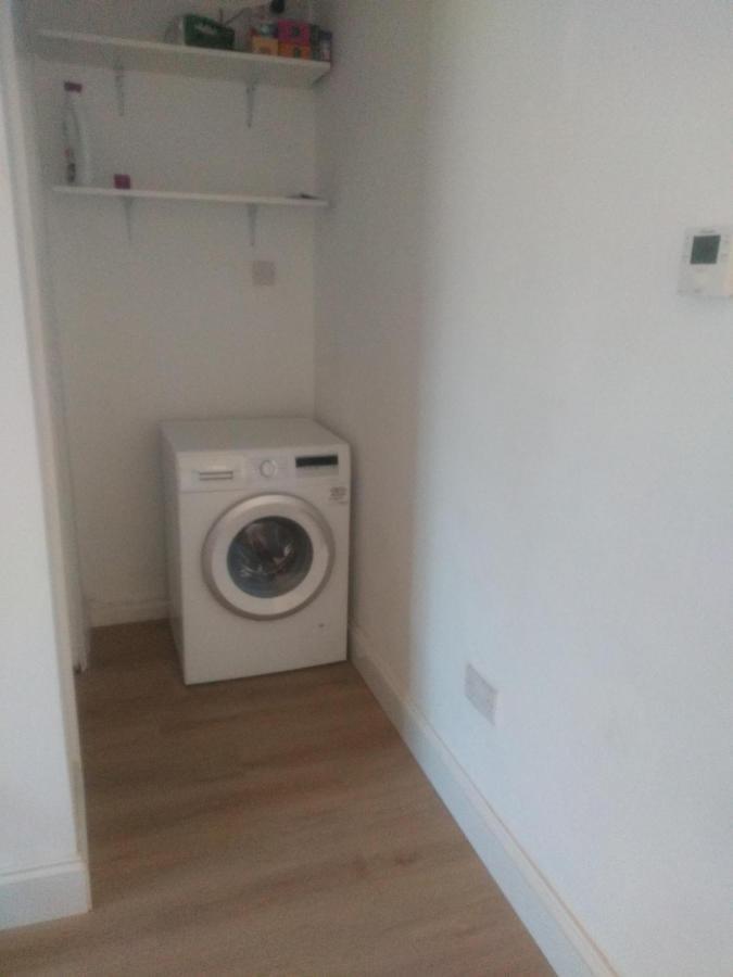 Cheltenham - 3 Bedroom, Parking, Disneyplus Exteriör bild