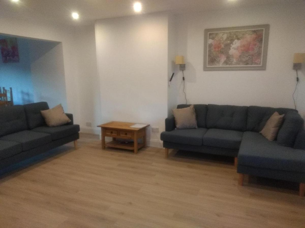Cheltenham - 3 Bedroom, Parking, Disneyplus Exteriör bild