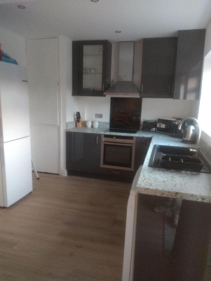 Cheltenham - 3 Bedroom, Parking, Disneyplus Exteriör bild