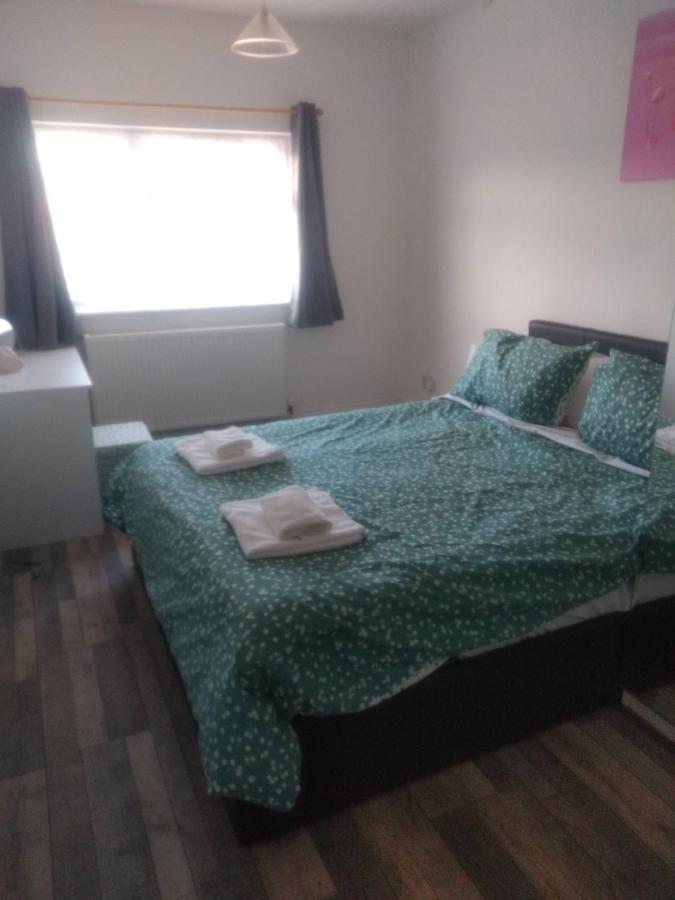 Cheltenham - 3 Bedroom, Parking, Disneyplus Exteriör bild